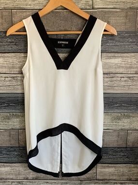 Express Colorblock Sleeveless V-Neck Top - Black & White